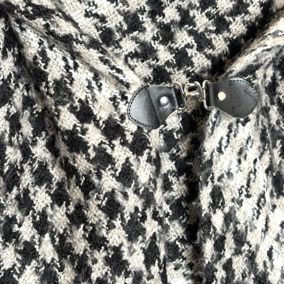 Houndstooth Cape - Picture 5 of 8